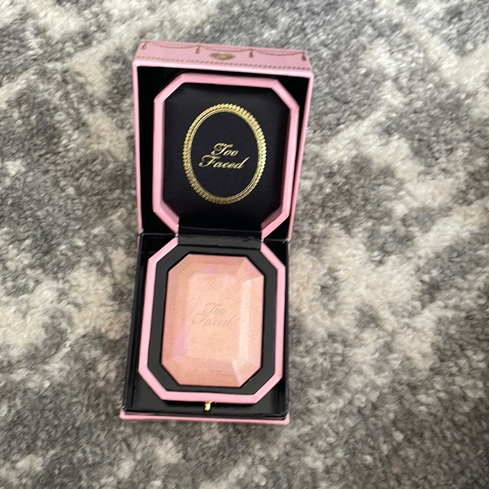 Too faced diamond light